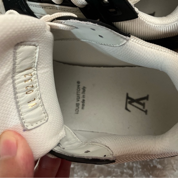 lV Trainer black and white sneaker - Picture 4 of 11